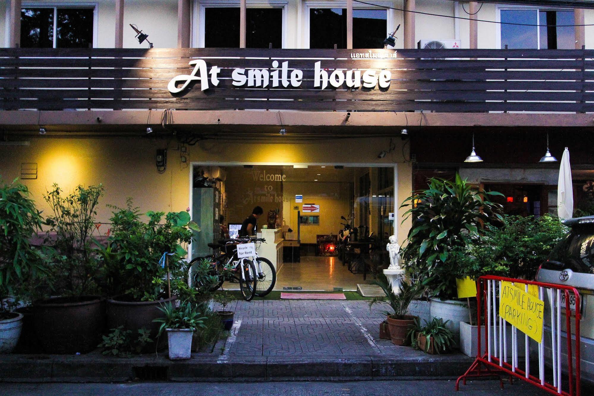 At Smile House Hotel Bangkok Kültér fotó